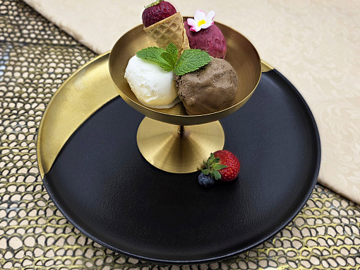 A classic ice cream pyramid